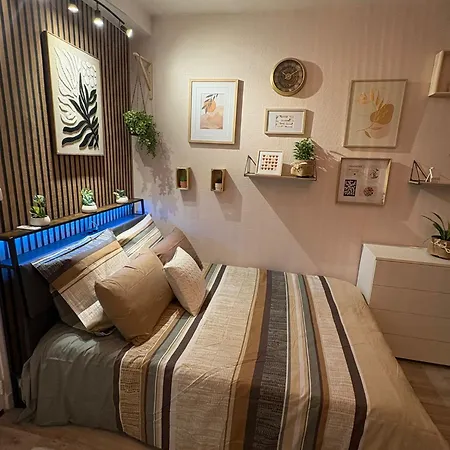 A 3 Min Du Metro Place De Clichy Apartment *