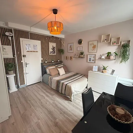 A 3 Min Du Metro Place De Clichy Apartment
