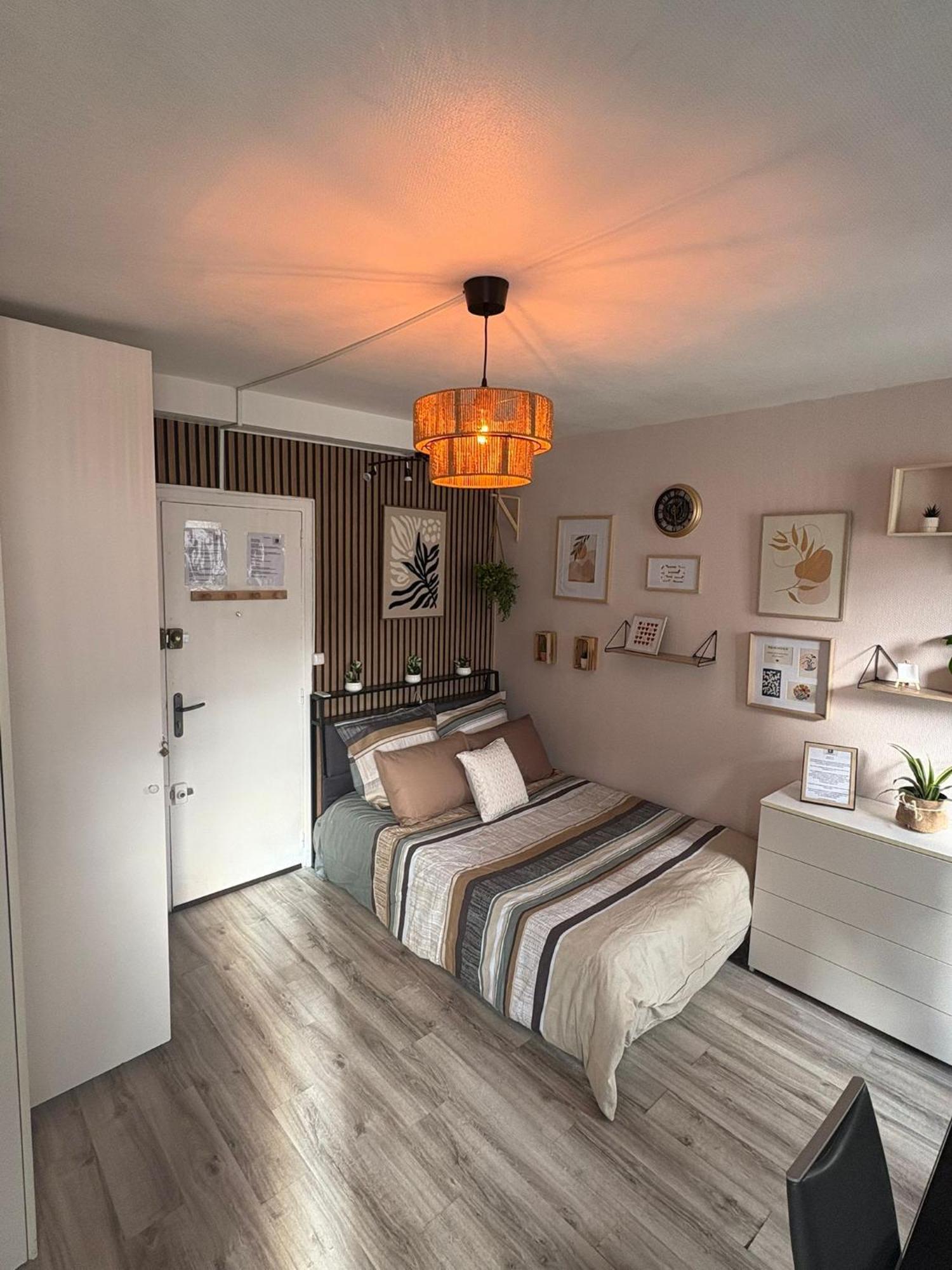 Apartment A 3 Min Du Metro Place De Clichy Paris